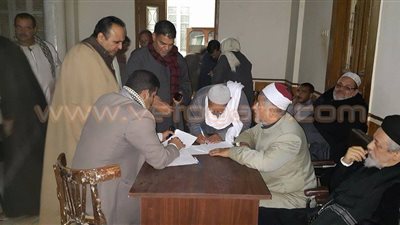 بالصور.. جلسة صلح عرفية بين مسلمي ومسحيي عزبة محجوب في المنيا