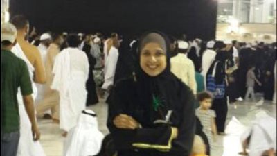 بالصورة.. ياسمين عبدالعزيز بالحجاب أمام «الكعبة»