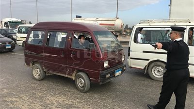 المرور يشن حملات على الطرق لإزالة الإشغالات (صور)