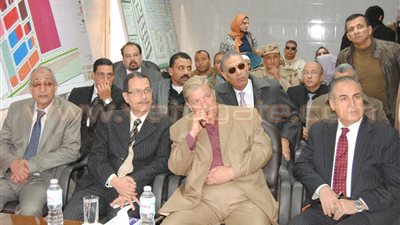 «درويش» يتفقد مشروع ضاحية الأمل الصناعي بالإسماعيلية