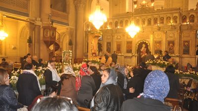 بالصور.. توافد الأقباط بالكنيسة المرقسية بالإسكندرية لصلاة عيد الغطاس