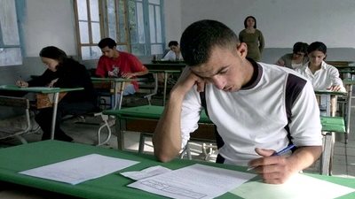 طلاب الشهادة الإعدادية بالجيزة يؤدون امتحانات اللغة الإنجليزية والتربية الدينية اليوم