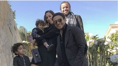 آسر ياسين يهنئ جمهوره بعيد الميلاد المجيد