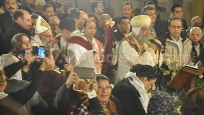 بالصور.. وصول البابا تواضروس للكنيسة المرقسية بالإسكندرية