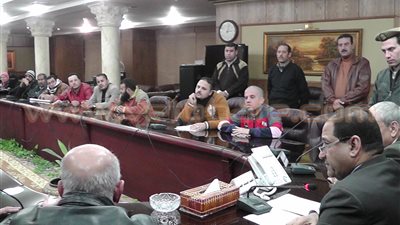 بالصور.. محافظ الغربية يناقش أزمة مستحقي شقق الإسكان