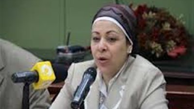 ناشطة حقوقية: الدستور لا يكفل حق عمل المرأة