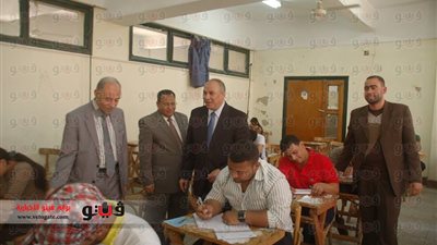 بالصور.. رئيس جامعة سوهاج يتفقد امتحانات الفصل الدراسي الثاني