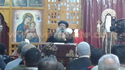 بالصور.. إقبال الأقباط على الكنائس لبدء قداس عيد الغطاس بقنا