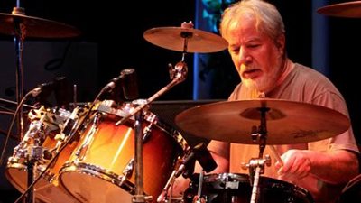 خليل: على الجميع مواجهة كره الإخوان بالتسامح والإبداع