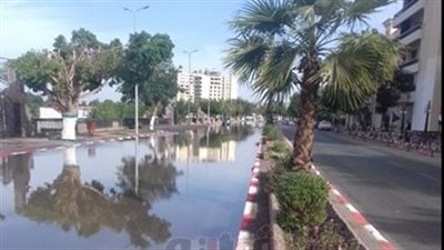 غرق شارع كورنيش النيل بالمياه في أسوان (صور)