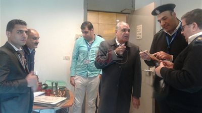 إحباط تهريب مقتنيات أثرية وتراثية إلى دبي بمطار القاهرة (صور)