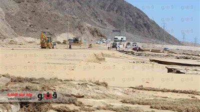 بالفيديو والصور.. تدمير 50 كيلو مترا من طريق 