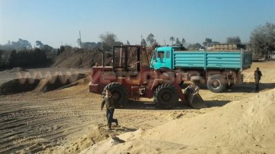 محافظ القليوبية يصادر سيارة نقل يقودها طفل