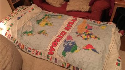 أشخاص يكشفون أطرف الغرف لاستقبالهم في منازل الآباء (صور)