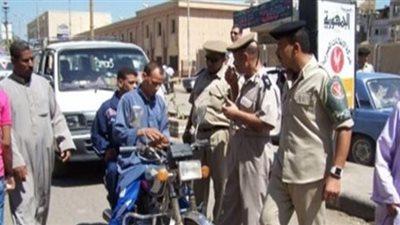 ضبط 800 مخالفة و17 دراجة نارية بدون ترخيص في قنا