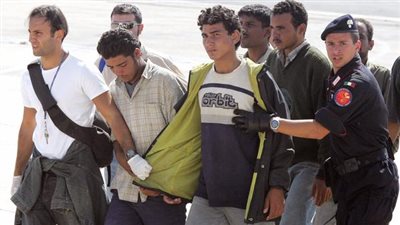 القبض على 8 مصريين بليبيا