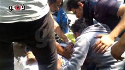 بالفيديو.. لحظة إسعاف طالب إخوانى خلال اشتباكات 