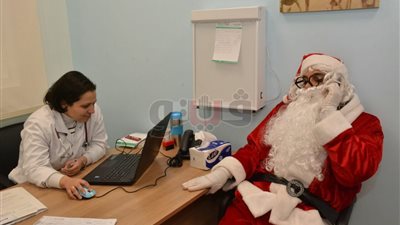 «بابا نويل» يزور مستشفى الأورمان لعلاج السرطان في الأقصر