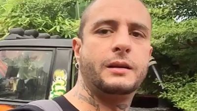 أحمد الفيشاوي في رحلة بحرية بإندونيسيا (فيديو)