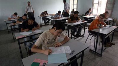 طلاب «إعدادية الجيزة» يؤدون امتحاني الجبر والتربية الفنية.. غدًا