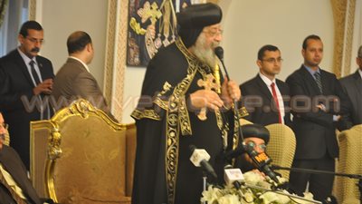 بالصور.. البابا تواضروس يستقبل المهنئين بعيد الغطاس فى الإسكندرية
