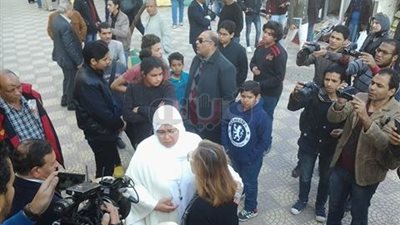 «البلشي» وحسين عبدالرازق يصلان الحصري لحضور جنازة صلاح عيسى (صور)