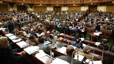 بدء جلسة البرلمان لمناقشة قانون انتخاب ممثلي العاملين بمجالس الإدارات