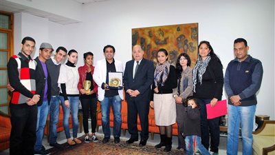 عرب يوافق علي سفر فرقة 