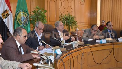 بالصور.. محافظ الإسماعيلية يشدد على التواصل مع المواطنين