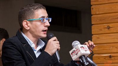 إبرام لويس: هاشتاج 