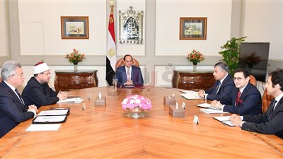 تفاصيل اجتماع السيسي بوزير الأوقاف ورئيسي المخابرات والرقابة.. الرئيس يكلف بتحقيق الاستفادة من ممتلكات الوقف.. يطالب بالحفاظ على حق الدولة.. ويستعرض الخطط الاستثمارية