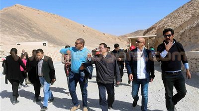 بالصور.. وزير الثقافة الصيني يزور وادي الملوك ومقبرة عنخ آمون