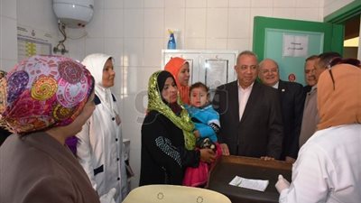 توزيع 300 بطانية ونصف طن سكر على الأسر المستحقة بالشرقية (صور)