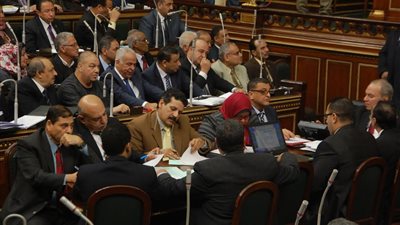 النواب يرفضون الخدمة المدنية ويطالبون بالتصويت عليه دون مناقشة