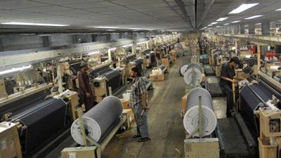 عمال بشركة سجاد المحلة يدخلون فى  إضراب مفتوح