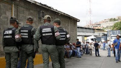 إجراءات أمنية مشددة و22 معتقلًا بسبب أعمال نهب في فنزويلا