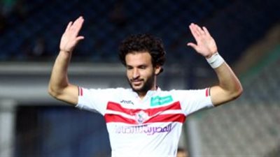 علاء يؤازر لاعبي الزمالك أمام المقاولون