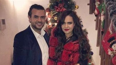 سامو زين يحتفل بالكريسماس مع زوجته