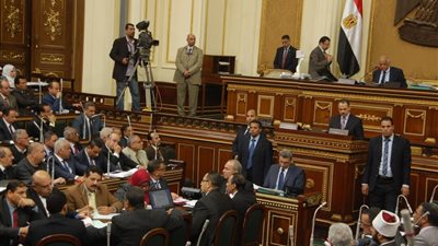 تأخر صرف رواتب العاملين لشهر فبراير بسبب رفض قانون الخدمة