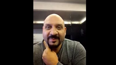 400 ألف مشاهدة لرجل مصري يسخر من طعام زوجته الروسية (فيديو)