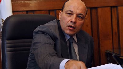 حصار النائب العام داخل الحمام من قبل أعضاء النيابة