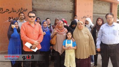 بالفيديو والصور.. إداريو تعليم القليوبية يتظاهرون أمام المحافظة