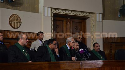 بالصور.. رفع جلسة قضية قتل المتظاهرين لإصدار القرار