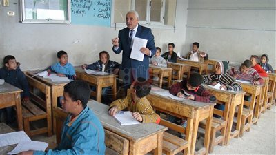 وكيل «تعليم أسيوط» يتفقد امتحانات الفصل الدراسي الأول لصفوف النقل