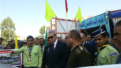 محافظ قنا ورئيس جامعة جنوب الوادي يتفقدان أعمال القافلة الطبية (صور)