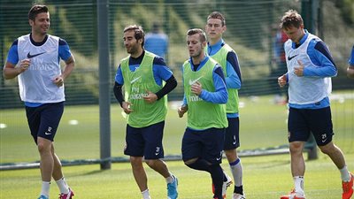 لاعبو أرسنال يستعدون لنهائي الكأس بحذاء 