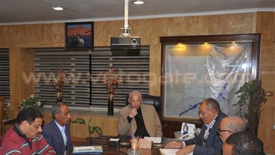 محافظ أسوان يرفع رسوم النظافة من فاتورة الكهرباء