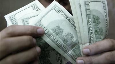 هبوط تاريخى للجنيه.. والدولار يسجل 713 قرشا