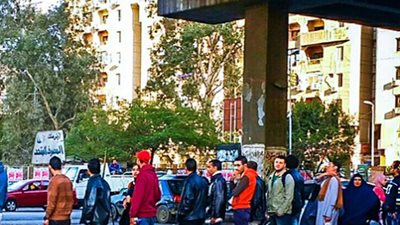 أول طابور لانتظار الميكروباصات في مصر