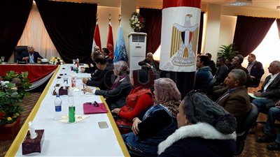 محافظ بورسعيد يلتقي مستثمري المنطقة الصناعية المتعثرين (صور)